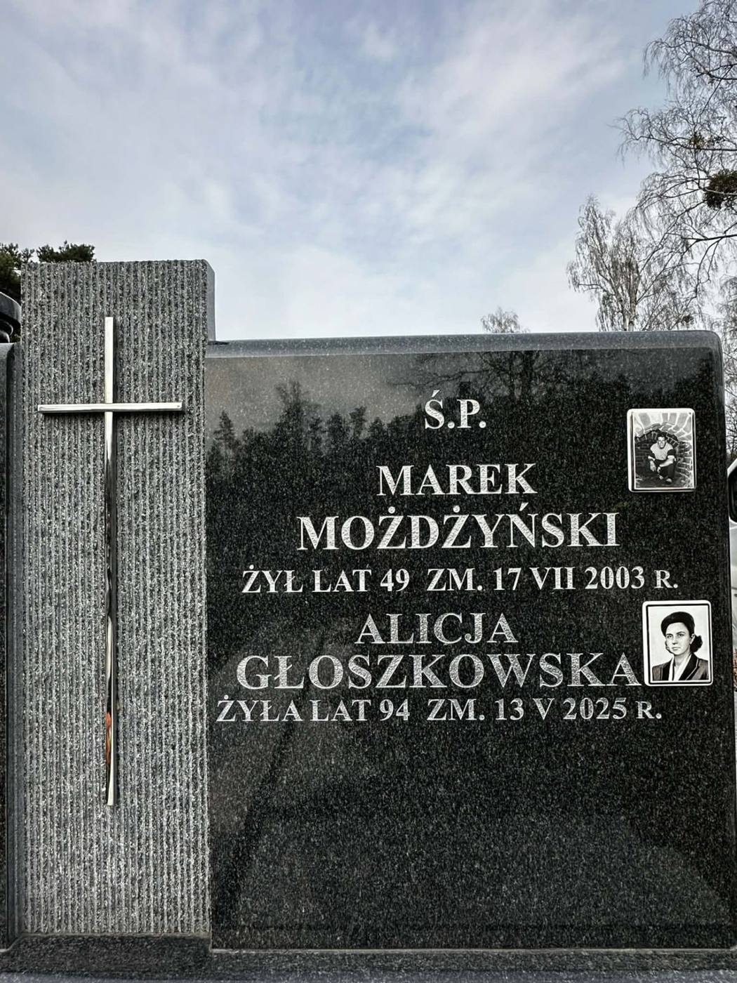 Rodzinny nagrobek Marka Moźdżyńskiego i Alicji Głoszkowskiej ze zdjęciami